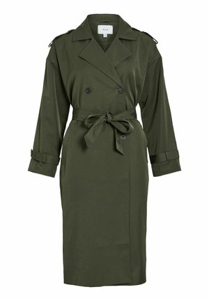 Olivengrøn trenchcoat med dobbelbrystet front, bånd i taljen, rullede manchetter og skulderepauleter. Glat stof med minimal detaljer.
