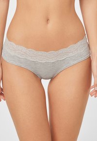 Grijze katoenen hipsterondergoed met een decoratieve kanten tailleband, met een zachte textuur en een lage taille.