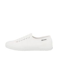 Sneaker bianche in canvas con punta rotonda, sei occhielli e suola in gomma. Presentano un piccolo logo nero sul lato e dettagli in gomma testurizzata.