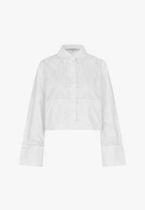 Kort hvid skjorte med en mandarinkrave, der har dekorativ broderi og knaplukninger langs forsiden og ved manchetterne. Glat tekstur.