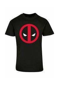 Sort bomulds T-shirt med et stort rødt og hvidt Deadpool-logo centreret på forsiden, korte ærmer og rund halsudskæring.