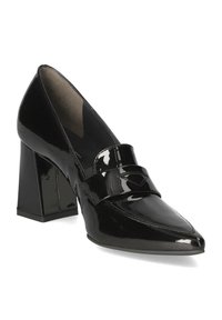 Escarpins en cuir verni noir avec un talon bloc géométrique, une pointe aiguë et un détail de nœud décoratif à l'avant.