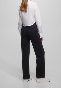 PULL&BEAR Tygbyxor - blue