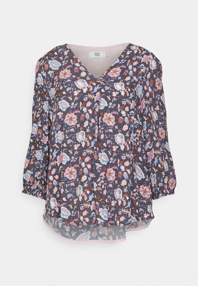 Blusa a maniche lunghe con scollo a V e polsini elasticizzati, con uno sfondo scuro e un motivo floreale nei toni del rosa, blu e marrone.