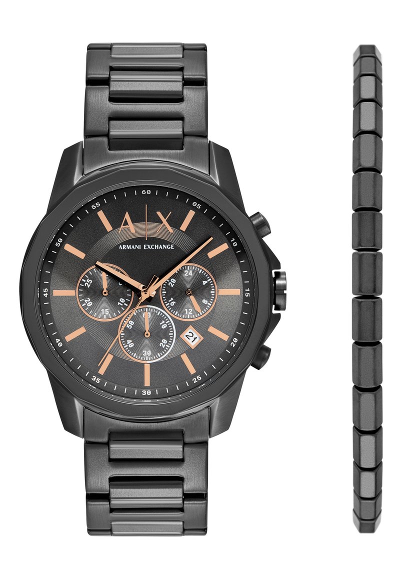 Montre en acier inoxydable noir avec un cadran rond, des accents orange, des sous-cadrans chronographe et une fonction date. Comprend un bracelet à maillons.