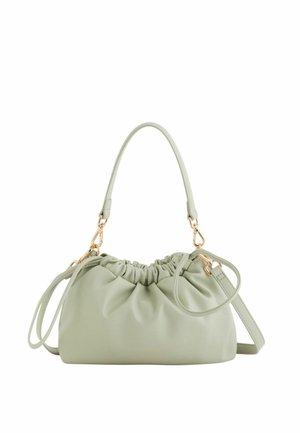 Bolso de mano de cuero suave de color verde claro con parte superior fruncida, cierres dorados, asa corta y correa de hombro ajustable.