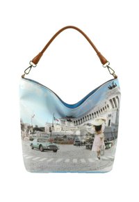 Borse hobo con una silhouette curvata, caratterizzata da un design stampato di una scena di strada in colori pastello, e un manico in finta pelle marrone.