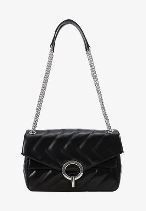 Borsa a tracolla in pelle nera con motivo a chevron trapuntato, tracolla in catena silver e dettaglio in metallo circolare sulla chiusura anteriore.