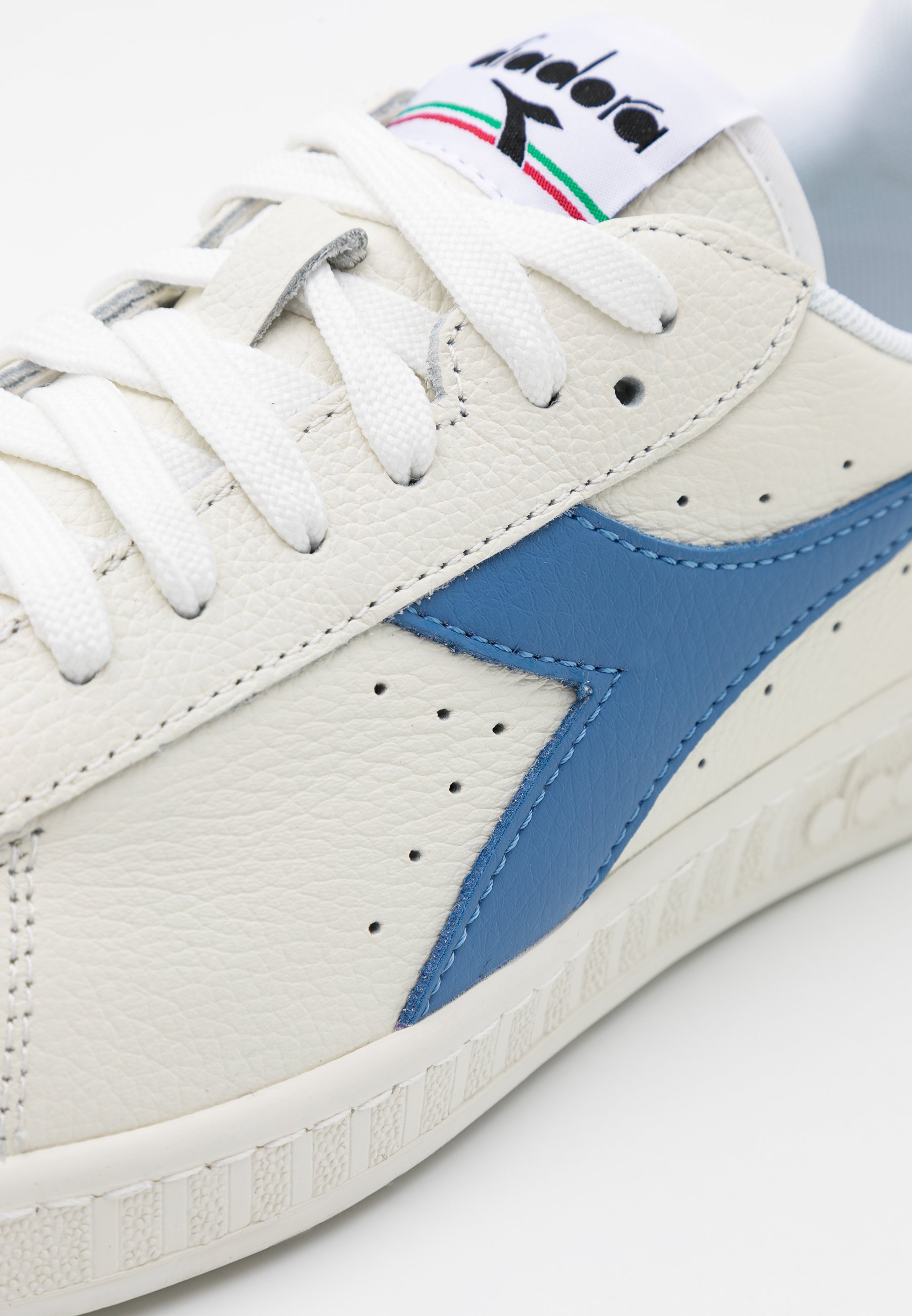 Diadora GAME Joggesko whiteriviera Zalando.no Diadora GAME LOW Joggesko whitebrick redink blue