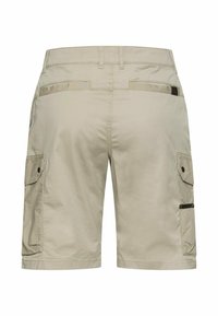 Beige casual shorts met zijzakken met klep, knoopsluitingen, achterzakken met bies en riemlussen, gezien vanaf de achterkant.