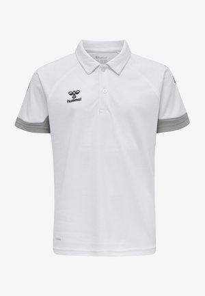 Biała koszulka polo z szarymi akcentami na rękawach i kołnierzyku, wykonana z lekkiej, teksturowanej tkaniny, z małym czarnym logo po lewej stronie klatki piersiowej.