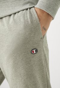 Champion ICON ELASTIC CUFF PANTS - Tepláky - grey melange