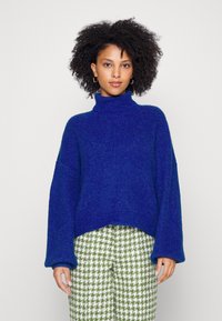 Vero Moda Petite - VMYVONNE ROLLNECK ROLLEDGE - Svetrík - sodalite blue Miniatúrny obrázok 1