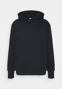 Sweat à capuche noir en mélange de coton, avec une poche avant et des poignets côtelés. Texture lisse avec un minimum de marque sur la poitrine.