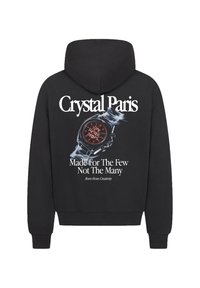 Černá mikina s kapucí, zdobená velkým grafickým motivem hodinek s červenými akcenty a nápisy: "Čas se nikdy nezastaví", "Crystal Paris" a "Vyrobeno pro pár."