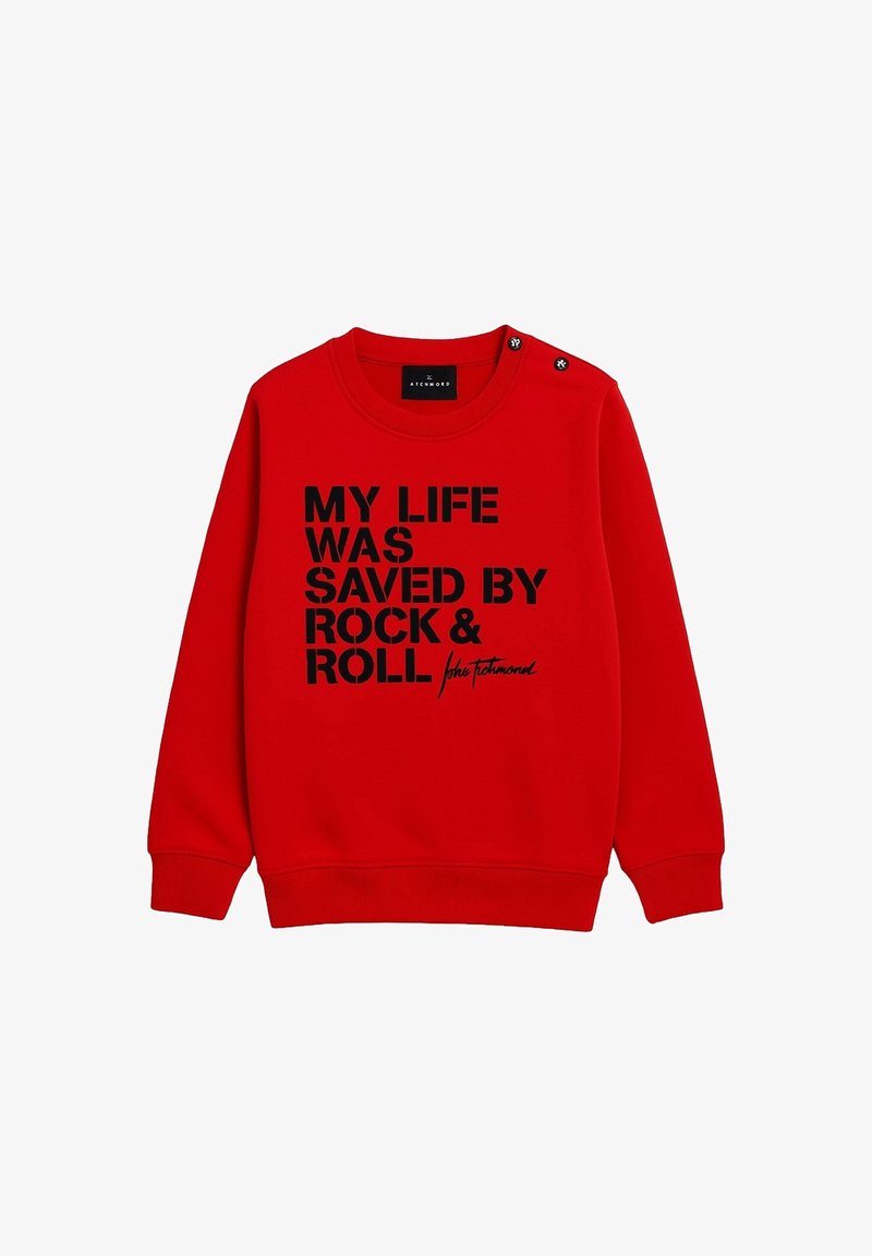 Felpa rossa con maniche lunghe e colletto rotondo. Presenta un grande testo stampato nero che recita "LA MIA VITA È STATA SALVATA DAL ROCK & ROLL." Due bottoni neri sulla spalla.