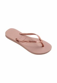 Infradito rosa in gomma con suola texturizzata, dotato di fettucce sottili in una finitura rose gold lucida e logo del marchio impresso sulla soletta.