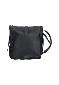 Borsa a spalla in pelle nera con superficie texturizzata, forma rettangolare, chiusura a patta superiore e tracolla regolabile. Presenta accenti di hardware minimi.