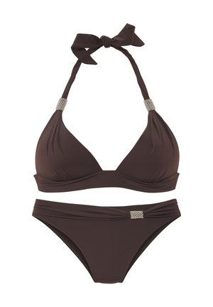 Brauner zweiteiliger Bikini mit Neckholder und silbernen dekorativen Akzenten an Trägern und Bund, auf weißem Hintergrund gezeigt.