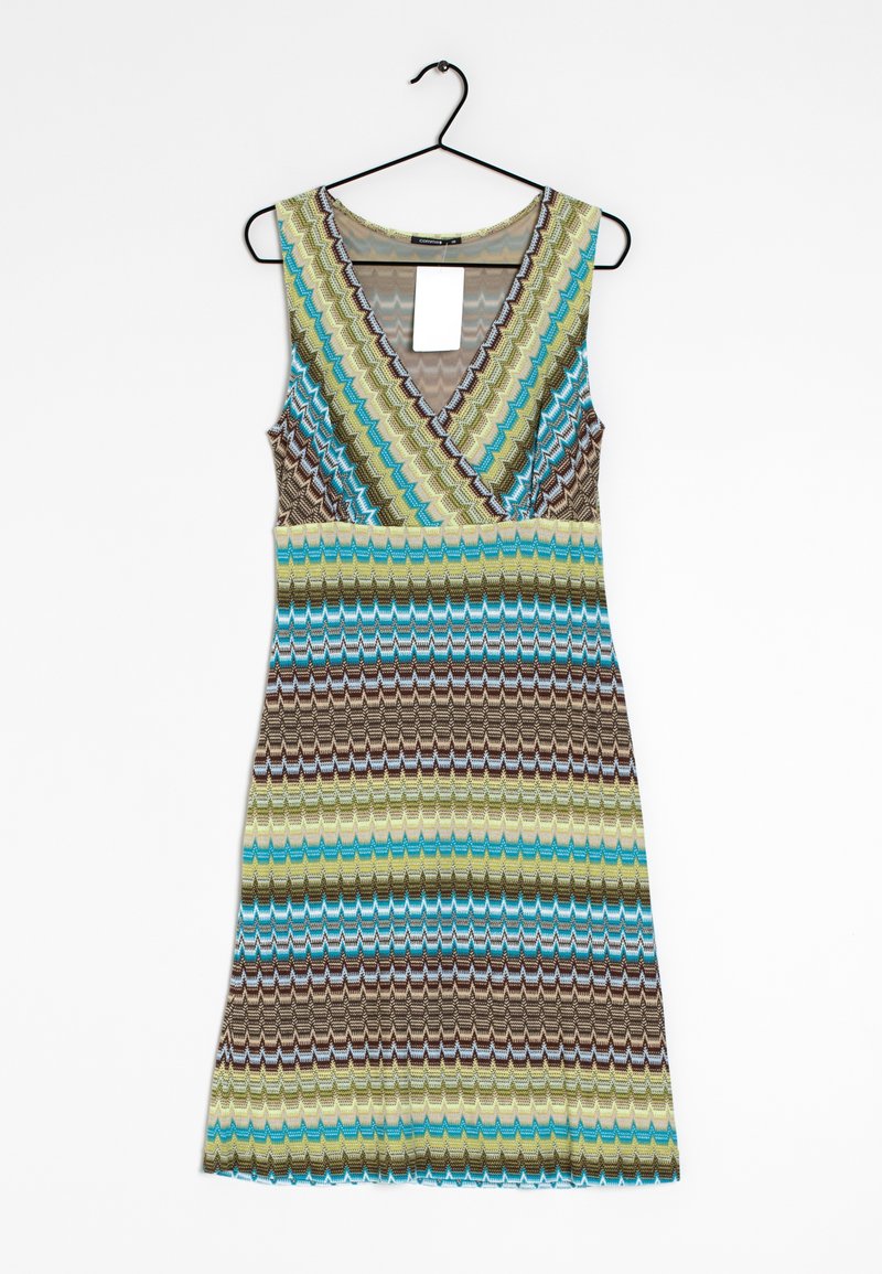 Robe sans manches colorée avec un col en V, présentant un motif à rayures ondulées en vert, bleu, marron et beige. Fabriquée en tissu léger.