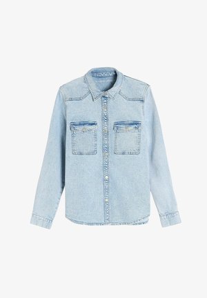 Jasnoniebieska koszula dżinsowa z kołnierzykiem, długimi rękawami, dwiema kieszeniami na piersi, zapięciem na guziki oraz kontrastowym przeszyciem wzdłuż szwów.