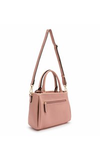 Rosa Lederhandtasche mit zwei Griffen, verstellbarem Schulterriemen, vorderer Reißverschlusstasche, goldfarbenen Akzenten und glatter Textur.