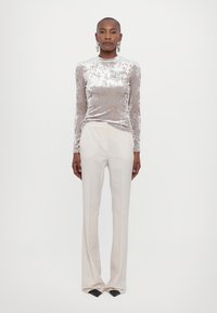 Marella ICELAND - Auduma bikses - bianco lana