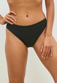 Zwarte katoenen bikini briefs met een hoge snit en naadloze randen. Glad textuur en lichtgewicht materiaal. Ideaal voor dagelijks gebruik.