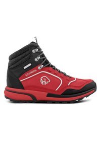 Czerwono-czarne wysokie buty turystyczne z wodoodpornym materiałem, teksturowanym szarym kołnierzem, wyraźnym logo i wzorzystą gumową podeszwą.
