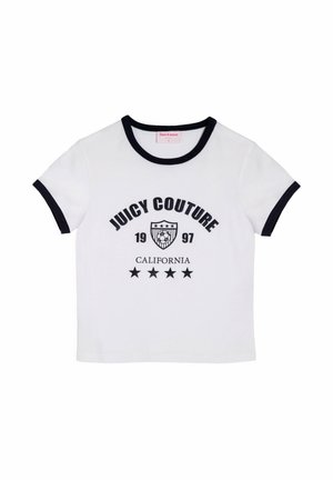Bijela pamučna majica s crnim kontrastnim rebrastim ovratnikom i rukavima, sa natpisom "JUICY COUTURE 1997 CALIFORNIA" ispisanim podebljano, uz pet zvjezdica.