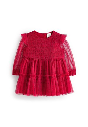 Vestito rosso con corpetto arricciato, maniche lunghe trasparenti e gonna in tulle a strati con motivi sottili su tutta la superficie.