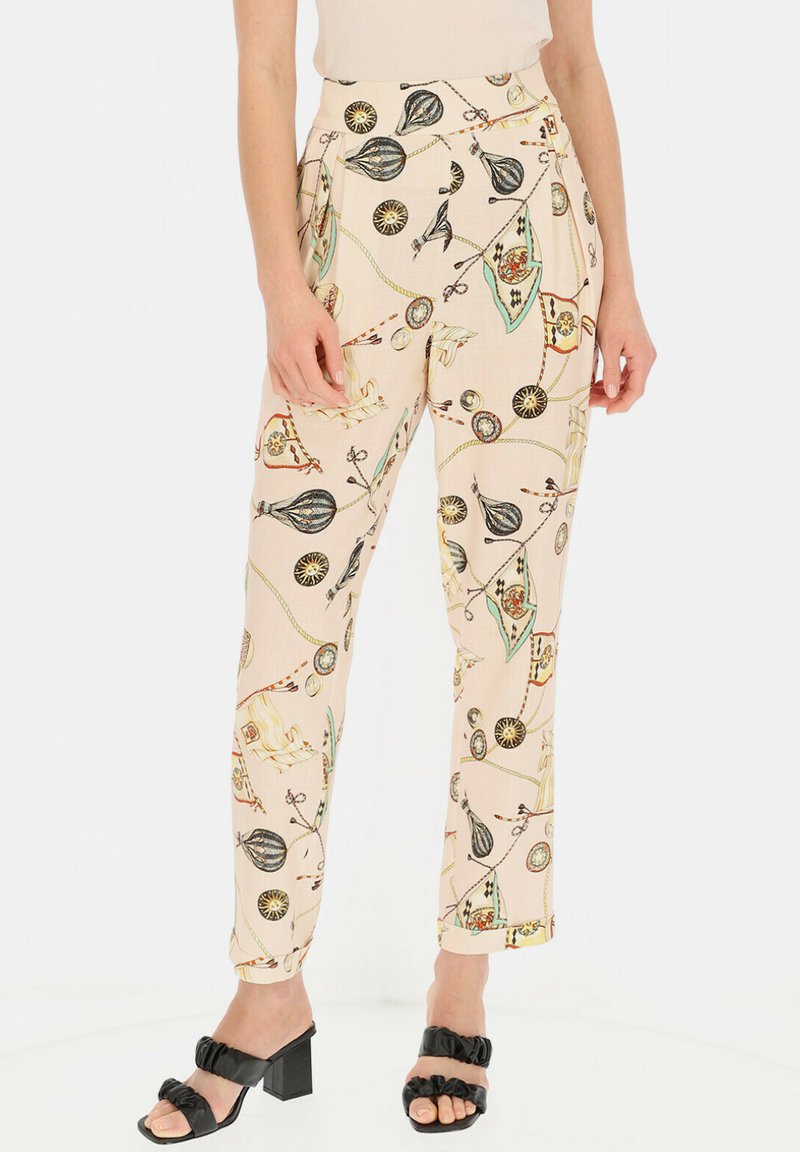 Spodnie z wysokim stanem, dopasowane, w jasnoróżowym materiale, z kolorowym, retrowym nadrukiem symboli i wzorów.