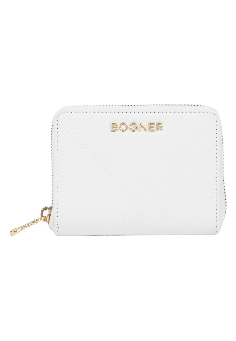 Cartera de cuero blanca con superficie texturizada, herrajes dorados y cierre de cremallera. Presenta el logotipo en relieve "BOGNER" en la parte frontal.