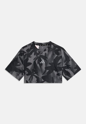 Tricou scurt negru și gri cu modele abstracte de frunze și un mic logo Adidas centrat sub decolteul rotund.