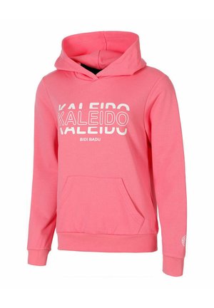 Rosa Kapuzenpullover mit Fronttasche und weißem Schriftzug "KALEIDO BIDI BADU" quer über der Brust, langen Ärmeln und gerippten Bündchen.