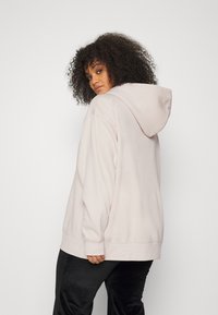 Nike Sportswear Sweatshirt com capuz - pearl white/white