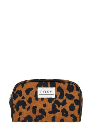 Kosmetisk väska med leopardmönster i brunt och svart, tillverkad av strukturerad tyg, med en svart dragkedja och en vit logopatch märkt "ROXY".