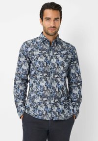 Bloemige overhemddas met een blauw en grijs kleurenpalet, ingewikkelde bloemmotieven, lange mouwen en een regulier kraagontwerp.