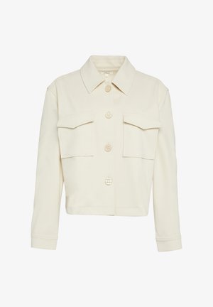 Veste couleur crème en tissu lisse, dotée d'un col, de trois boutons et de deux poches avant avec rabats. Conception cropped.