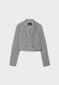 Blazer gris clair court avec manches longues, revers crantés et fermeture à double bouton, posé à plat sur fond blanc.