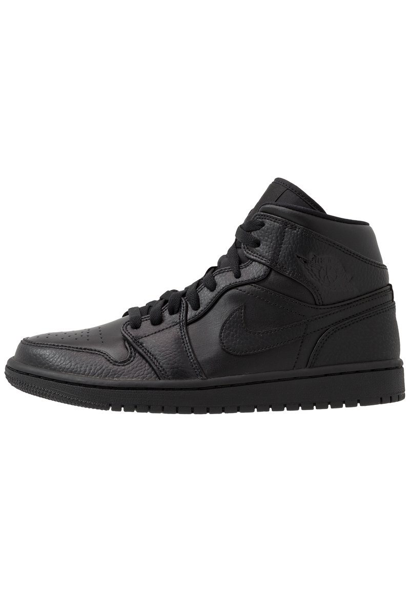 Baskets montantes en cuir noir avec embout perforé, laçage à l'avant et semelle texturée, vues de côté.