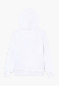 Felpa bianca con cappuccio, maniche lunghe e polsini e orlo a costine, mostrata dal retro su uno sfondo bianco.