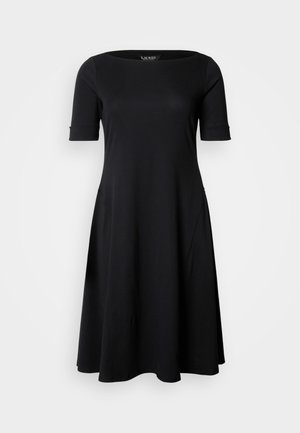 Črna obleka iz gladkega blaga, z okroglo izrezom, kratkimi rokavi in A-linijsko silhueto s podrobnostmi na stranskih šivih.