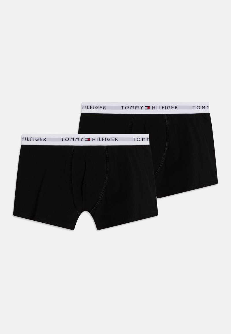 Black boxer shorts made of cotton, featuring a white waistband with "TOMMY HILFIGER" logo. Includes a front pouch and stitched seams.