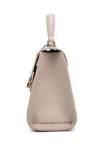Borsa a mano in pelle beige con texture, dalla forma strutturata, manico superiore e hardware in tonalità dorata. Presenta una chiusura zip e un pannello inferiore liscio.