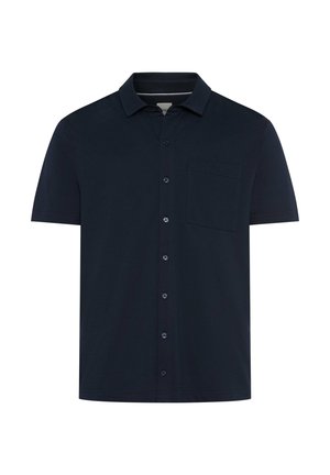 Marineblauw overhemd met korte mouwen, knopen, kraag en een enkele borstzak, getoond tegen een effen witte achtergrond.