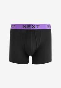 Fekete boxer alsónadrág lila derékkal, amelyen fekete betűkkel a "NEXT" felirat olvasható. Simább anyagból készült, testhezálló fazonnal.