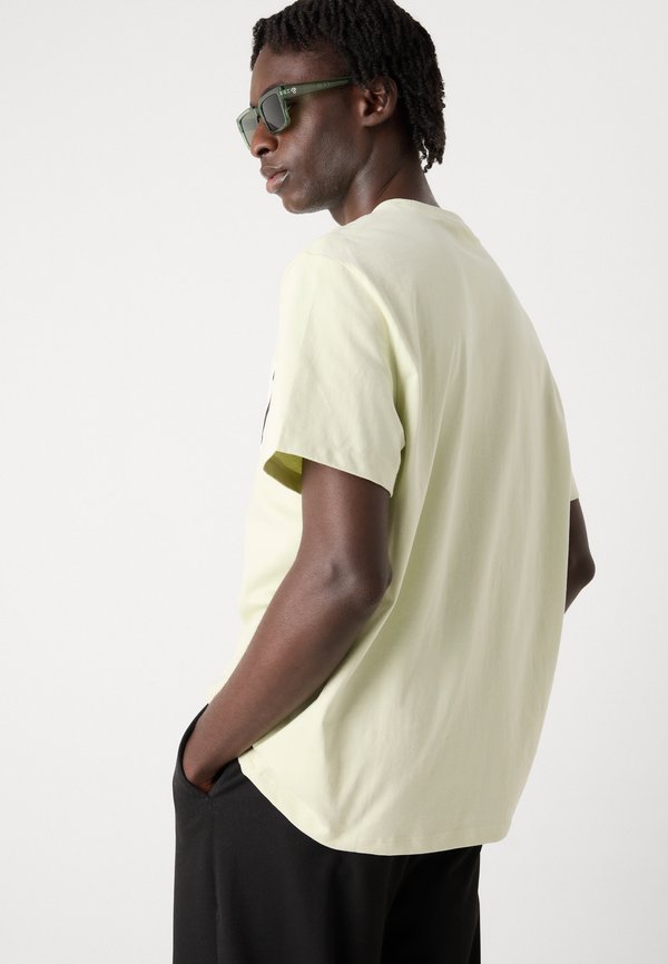 CURVE VARSITY LOGO TEE - Print T-shirt - aloe wash2