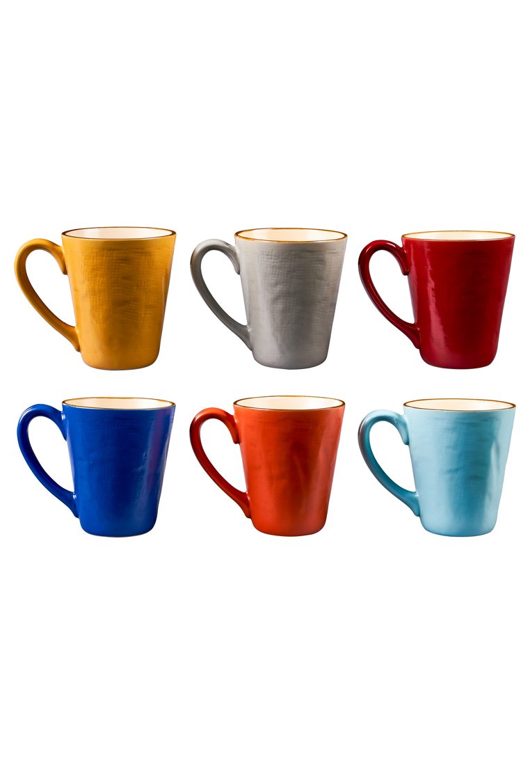Zestaw sześciu ceramicznych kubków w kolorach żółtym, szarym, czerwonym, niebieskim, pomarańczowym i jasnoniebieskim. Każdy z nich ma gładką powierzchnię i wyprofilowany uchwyt.