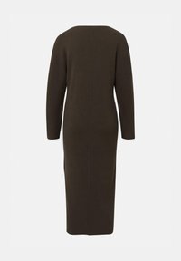 Strickkleid in Dunkelbraun mit langen Ärmeln und gerader Silhouette, mit einem quadratischen Ausschnitt und einer Mittelnaht auf der Rückseite.